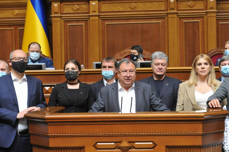 Пленарне засідання Верховної Ради України.
Голова Верховної Ради України Дмитро Разумков відкрив пленарне засідання.
Прийнято за основу проект Закону 