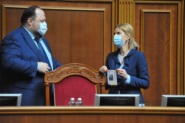 Пленарне засідання Верховної Ради України.
Голова Верховної Ради України Дмитро Разумков відкрив пленарне засідання.
Прийнято за основу проект Закону 