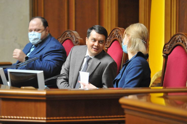 Пленарне засідання Верховної Ради України.
Голова Верховної Ради України Дмитро Разумков відкрив пленарне засідання.
Прийнято за основу проект Закону 