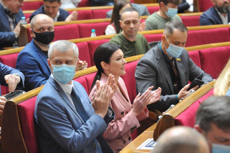Пленарне засідання Верховної Ради України.
Голова Верховної Ради України Дмитро Разумков відкрив пленарне засідання.
Прийнято за основу проект Закону 