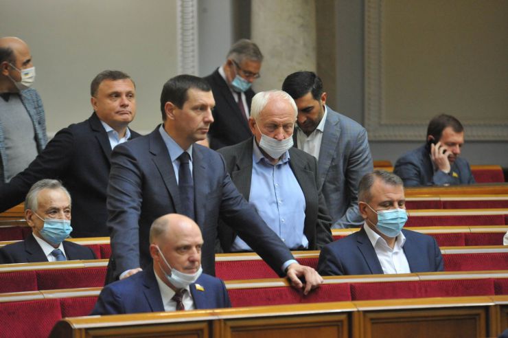 Пленарне засідання Верховної Ради України.
Голова Верховної Ради України Дмитро Разумков відкрив пленарне засідання.
Прийнято за основу проект Закону 