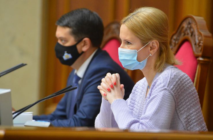 Пленарне засідання Верховної Ради України.

Голова Верховної Ради України Дмитро Разумков відкрив пленарне засідання.

Головуючий оголосив до розгляду проект Закону про внесення змін до деяких законодавчих актів України щодо врегулювання питань формування прожиткового мінімуму та створення передумов для його підвищення №3515. 
Законопроект доповідає Голова Комітету з питань соціальної політики та захисту прав ветеранів Галина Третьякова. Вона на початку повідомила, що у Комітеті розглядалося 15 законопроектів щодо прожиткового мінімуму.
Олена Кондратюк 
