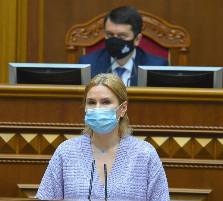 Пленарне засідання Верховної Ради України.

Голова Верховної Ради України Дмитро Разумков відкрив пленарне засідання.

Головуючий оголосив до розгляду проект Закону про внесення змін до деяких законодавчих актів України щодо врегулювання питань формування прожиткового мінімуму та створення передумов для його підвищення №3515. 
Законопроект доповідає Голова Комітету з питань соціальної політики та захисту прав ветеранів Галина Третьякова. Вона на початку повідомила, що у Комітеті розглядалося 15 законопроектів щодо прожиткового мінімуму.
Олена Кондратюк 
