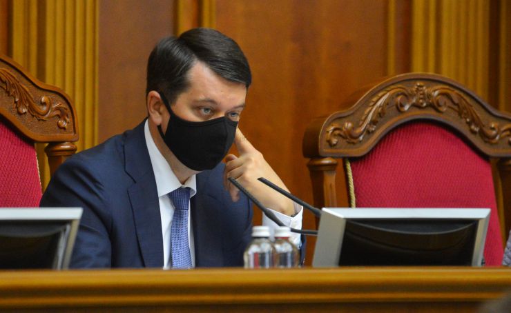Пленарне засідання Верховної Ради України.

Голова Верховної Ради України Дмитро Разумков відкрив пленарне засідання.

Головуючий оголосив до розгляду проект Закону про внесення змін до деяких законодавчих актів України щодо врегулювання питань формування прожиткового мінімуму та створення передумов для його підвищення №3515. 
Законопроект доповідає Голова Комітету з питань соціальної політики та захисту прав ветеранів Галина Третьякова. Вона на початку повідомила, що у Комітеті розглядалося 15 законопроектів щодо прожиткового мінімуму.
