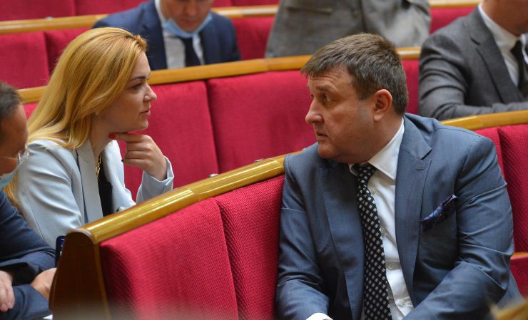 Пленарне засідання Верховної Ради України.

Голова Верховної Ради України Дмитро Разумков відкрив пленарне засідання.

Головуючий оголосив до розгляду проект Закону про внесення змін до деяких законодавчих актів України щодо врегулювання питань формування прожиткового мінімуму та створення передумов для його підвищення №3515. 
Законопроект доповідає Голова Комітету з питань соціальної політики та захисту прав ветеранів Галина Третьякова. Вона на початку повідомила, що у Комітеті розглядалося 15 законопроектів щодо прожиткового мінімуму.
Олена Мошенець Сергій Литвиненко СН
