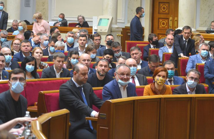 Пленарне засідання Верховної Ради України.

Голова Верховної Ради України Дмитро Разумков відкрив пленарне засідання.

Головуючий оголосив до розгляду проект Закону про внесення змін до деяких законодавчих актів України щодо врегулювання питань формування прожиткового мінімуму та створення передумов для його підвищення №3515. 
Законопроект доповідає Голова Комітету з питань соціальної політики та захисту прав ветеранів Галина Третьякова. Вона на початку повідомила, що у Комітеті розглядалося 15 законопроектів щодо прожиткового мінімуму.
