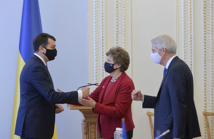Зустріч Голови Верховної Ради України  Дмитра Разумкова з членами Сенату Конгресу Сполучених Штатів Америки Джин Шахін, Робом Портманом та  Крістофером Мерфі.

Для України є важливою підтримка Конгресу Сполучених Штатів Америки у питанні щодо зупинення будівництва “Північного потоку-2”. Про це сказав Голова Верховної Ради України Дмитро Разумков під час зустрічі
