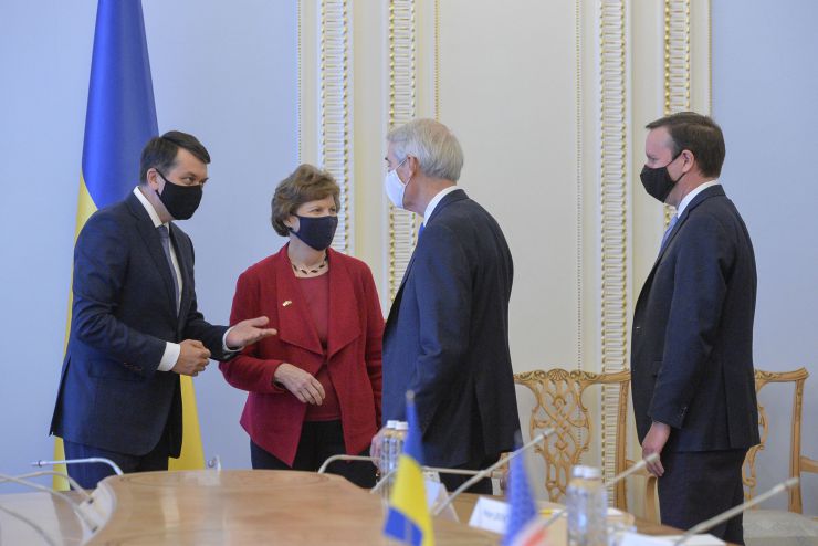 Зустріч Голови Верховної Ради України  Дмитра Разумкова з членами Сенату Конгресу Сполучених Штатів Америки Джин Шахін, Робом Портманом та  Крістофером Мерфі.

Для України є важливою підтримка Конгресу Сполучених Штатів Америки у питанні щодо зупинення будівництва “Північного потоку-2”. Про це сказав Голова Верховної Ради України Дмитро Разумков під час зустрічі
