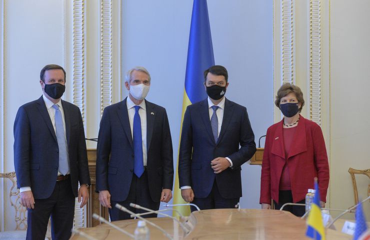 Зустріч Голови Верховної Ради України  Дмитра Разумкова з членами Сенату Конгресу Сполучених Штатів Америки Джин Шахін, Робом Портманом та  Крістофером Мерфі.

Для України є важливою підтримка Конгресу Сполучених Штатів Америки у питанні щодо зупинення будівництва “Північного потоку-2”. Про це сказав Голова Верховної Ради України Дмитро Разумков під час зустрічі
