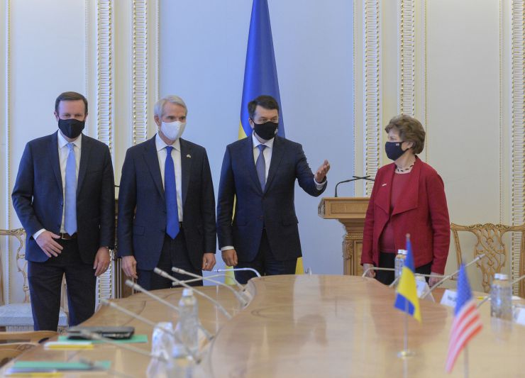 Зустріч Голови Верховної Ради України  Дмитра Разумкова з членами Сенату Конгресу Сполучених Штатів Америки Джин Шахін, Робом Портманом та  Крістофером Мерфі.

Для України є важливою підтримка Конгресу Сполучених Штатів Америки у питанні щодо зупинення будівництва “Північного потоку-2”. Про це сказав Голова Верховної Ради України Дмитро Разумков під час зустрічі
