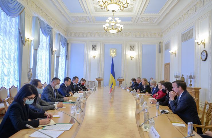 Зустріч Голови Верховної Ради України  Дмитра Разумкова з членами Сенату Конгресу Сполучених Штатів Америки Джин Шахін, Робом Портманом та  Крістофером Мерфі.

Для України є важливою підтримка Конгресу Сполучених Штатів Америки у питанні щодо зупинення будівництва “Північного потоку-2”. Про це сказав Голова Верховної Ради України Дмитро Разумков під час зустрічі
