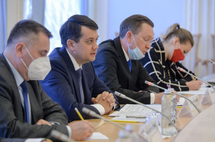 Зустріч Голови Верховної Ради України  Дмитра Разумкова з членами Сенату Конгресу Сполучених Штатів Америки Джин Шахін, Робом Портманом та  Крістофером Мерфі.

Для України є важливою підтримка Конгресу Сполучених Штатів Америки у питанні щодо зупинення будівництва “Північного потоку-2”. Про це сказав Голова Верховної Ради України Дмитро Разумков під час зустрічі
