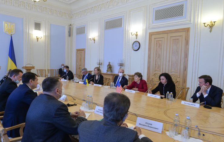 Зустріч Голови Верховної Ради України  Дмитра Разумкова з членами Сенату Конгресу Сполучених Штатів Америки Джин Шахін, Робом Портманом та  Крістофером Мерфі.

Для України є важливою підтримка Конгресу Сполучених Штатів Америки у питанні щодо зупинення будівництва “Північного потоку-2”. Про це сказав Голова Верховної Ради України Дмитро Разумков під час зустрічі
