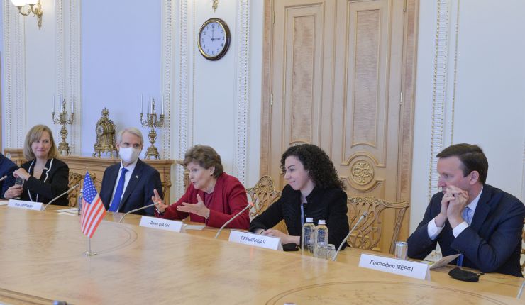 Зустріч Голови Верховної Ради України  Дмитра Разумкова з членами Сенату Конгресу Сполучених Штатів Америки Джин Шахін, Робом Портманом та  Крістофером Мерфі.

Для України є важливою підтримка Конгресу Сполучених Штатів Америки у питанні щодо зупинення будівництва “Північного потоку-2”. Про це сказав Голова Верховної Ради України Дмитро Разумков під час зустрічі
