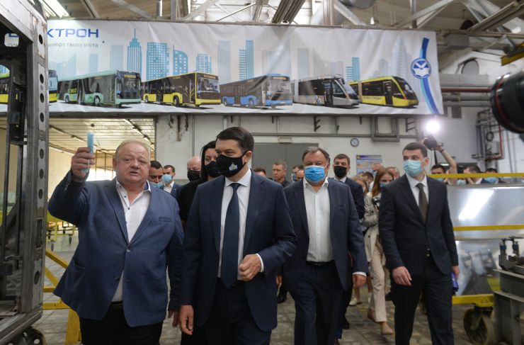 Робоча поїздка Голови Верховної Ради України Дмитра РАЗУМКОВА до Львівської області. 
 
 Завод «Електронмаш» приватного акціонерного товариства «КОНЦЕРН-ЕЛЕКТРОН». 

Зустрічає: 
Президент концерну, голова правління
БУБЕС Юрій Григорович.
Ознайомлення з роботою підприємства.
Спілкування з трудовим колективом. Участь у засіданні круглого столу.
Підхід до преси.
