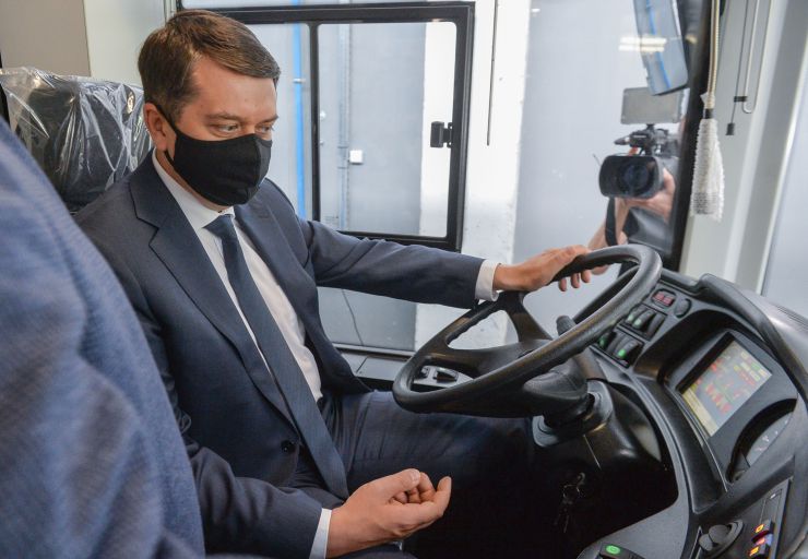 Робоча поїздка Голови Верховної Ради України Дмитра РАЗУМКОВА до Львівської області. 
 
 Завод «Електронмаш» приватного акціонерного товариства «КОНЦЕРН-ЕЛЕКТРОН». 

Зустрічає: 
Президент концерну, голова правління
БУБЕС Юрій Григорович.
Ознайомлення з роботою підприємства.
Спілкування з трудовим колективом. Участь у засіданні круглого столу.
Підхід до преси.
