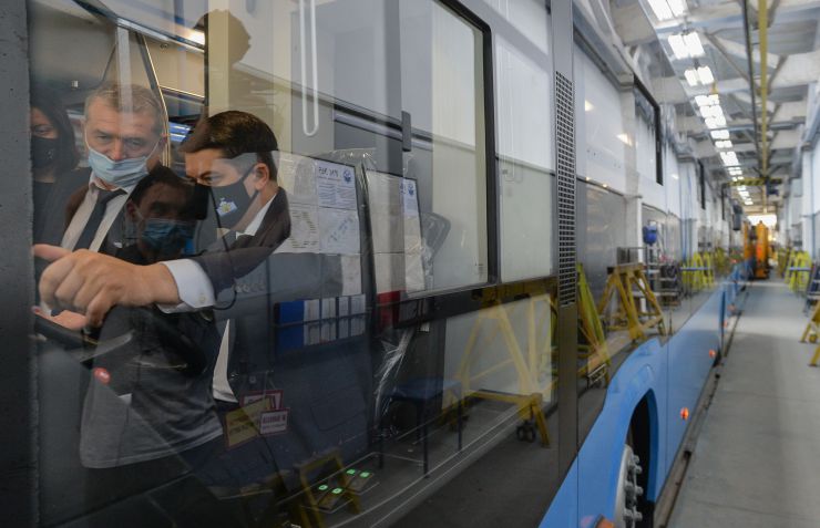 Робоча поїздка Голови Верховної Ради України Дмитра РАЗУМКОВА до Львівської області. 
 
 Завод «Електронмаш» приватного акціонерного товариства «КОНЦЕРН-ЕЛЕКТРОН». 

Зустрічає: 
Президент концерну, голова правління
БУБЕС Юрій Григорович.
Ознайомлення з роботою підприємства.
Спілкування з трудовим колективом. Участь у засіданні круглого столу.
Підхід до преси.
