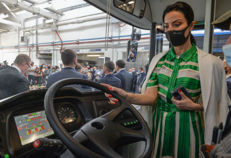 Робоча поїздка Голови Верховної Ради України Дмитра РАЗУМКОВА до Львівської області. 
 
 Завод «Електронмаш» приватного акціонерного товариства «КОНЦЕРН-ЕЛЕКТРОН». 

Зустрічає: 
Президент концерну, голова правління
БУБЕС Юрій Григорович.
Ознайомлення з роботою підприємства.
Спілкування з трудовим колективом. Участь у засіданні круглого столу.
Підхід до преси.
