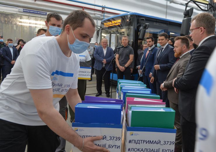 Робоча поїздка Голови Верховної Ради України Дмитра РАЗУМКОВА до Львівської області. 
 
 Завод «Електронмаш» приватного акціонерного товариства «КОНЦЕРН-ЕЛЕКТРОН». 

Зустрічає: 
Президент концерну, голова правління
БУБЕС Юрій Григорович.
Ознайомлення з роботою підприємства.
Спілкування з трудовим колективом. Участь у засіданні круглого столу.
Підхід до преси.
