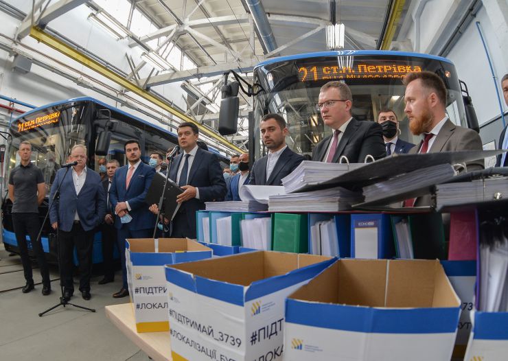 Робоча поїздка Голови Верховної Ради України Дмитра РАЗУМКОВА до Львівської області. 
 
 Завод «Електронмаш» приватного акціонерного товариства «КОНЦЕРН-ЕЛЕКТРОН». 

Зустрічає: 
Президент концерну, голова правління
БУБЕС Юрій Григорович.
Ознайомлення з роботою підприємства.
Спілкування з трудовим колективом. Участь у засіданні круглого столу.
Підхід до преси.
