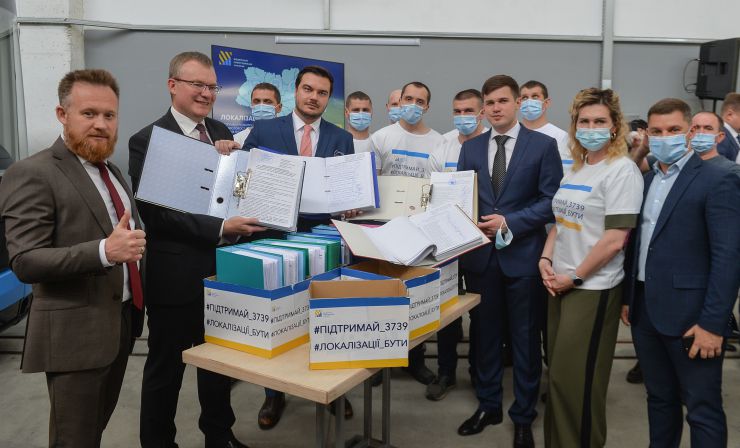 Робоча поїздка Голови Верховної Ради України Дмитра РАЗУМКОВА до Львівської області. 
 
 Завод «Електронмаш» приватного акціонерного товариства «КОНЦЕРН-ЕЛЕКТРОН». 

Зустрічає: 
Президент концерну, голова правління
БУБЕС Юрій Григорович.
Ознайомлення з роботою підприємства.
Спілкування з трудовим колективом. Участь у засіданні круглого столу.
Підхід до преси.
