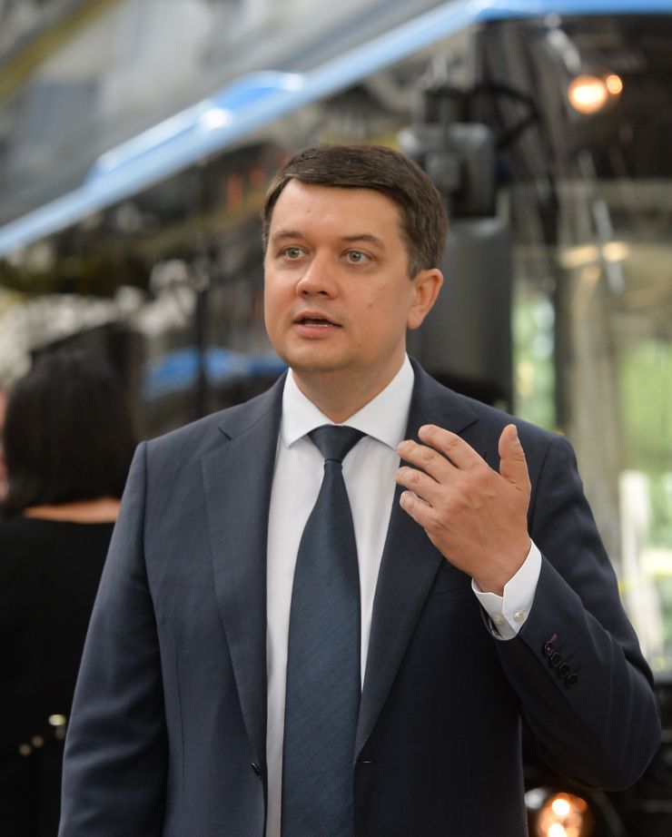 Робоча поїздка Голови Верховної Ради України Дмитра РАЗУМКОВА до Львівської області. 
 
 Завод «Електронмаш» приватного акціонерного товариства «КОНЦЕРН-ЕЛЕКТРОН». 

Зустрічає: 
Президент концерну, голова правління
БУБЕС Юрій Григорович.
Ознайомлення з роботою підприємства.
Спілкування з трудовим колективом. Участь у засіданні круглого столу.
Підхід до преси.
