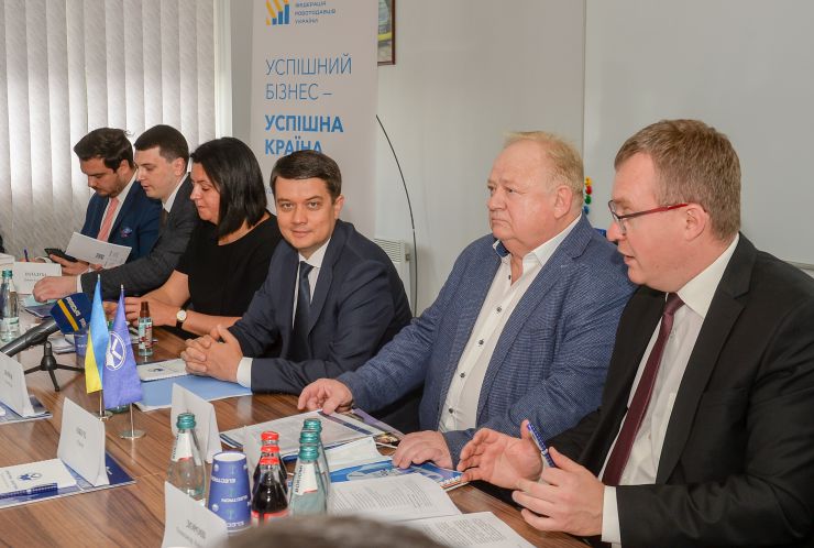 Робоча поїздка Голови Верховної Ради України Дмитра РАЗУМКОВА до Львівської області. 
 
 Завод «Електронмаш» приватного акціонерного товариства «КОНЦЕРН-ЕЛЕКТРОН». 

Зустрічає: 
Президент концерну, голова правління
БУБЕС Юрій Григорович.
Ознайомлення з роботою підприємства.
Спілкування з трудовим колективом. Участь у засіданні круглого столу.
Підхід до преси.

