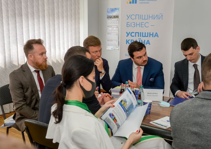 Робоча поїздка Голови Верховної Ради України Дмитра РАЗУМКОВА до Львівської області. 
 
 Завод «Електронмаш» приватного акціонерного товариства «КОНЦЕРН-ЕЛЕКТРОН». 

Зустрічає: 
Президент концерну, голова правління
БУБЕС Юрій Григорович.
Ознайомлення з роботою підприємства.
Спілкування з трудовим колективом. Участь у засіданні круглого столу.
Підхід до преси.
