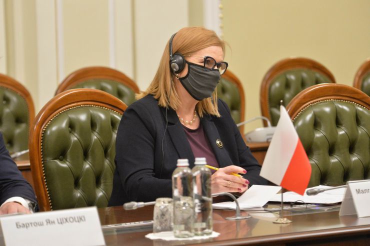 Зустріч Першого заступника Голови Верховної Ради України Р. О. Стефанчука з Віце-маршалком Сейму Республіки Польща М. Госєвською та Віце-спікером Сейму Литовської Республіки П. Саударгасом
- Перший заступник Голови Верховної Ради України Р. О. Стефанчук разом з Віце-маршалком Сейму Республіки Польща М. Госєвською та Віце-спікером Сейму Литовської Республіки П.Саударгасом (На фото- справа наліво) обговорили питання міжпарламентського безпекового співробітництва і протидії російській агресії, можливості якнайшвидшого врегулювання воєнного конфлікту між Україною та Росією.
