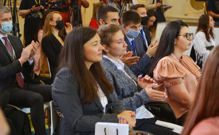 Заступниця Голови Верховної Ради України Олена Кондратюк взяла участь у роботі Молодіжного Київського Безпекового Форуму, заснованого Фондом Арсенія Яценюка «Відкрий Україну».