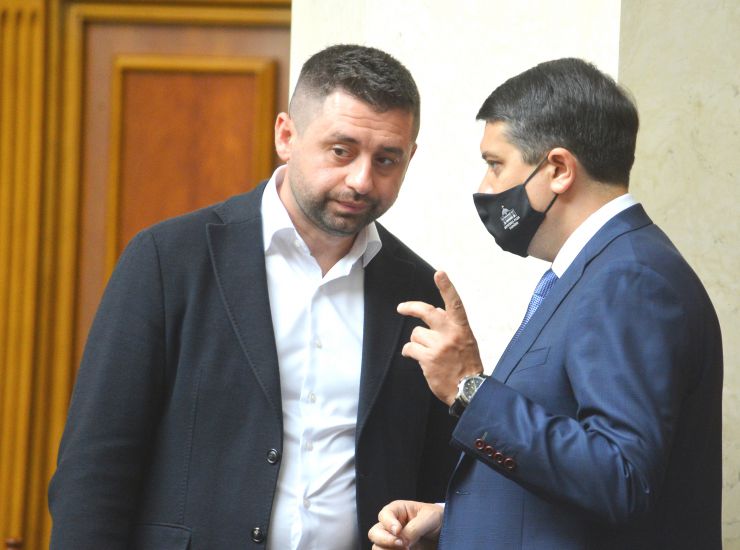 Пленарне засідання Верховної Ради України.

Голова Верховної Ради України Дмитро Разумков відкрив пленарне засідання.
Головуючий повідомив, що 9 червня 2021 року Центральна виборча комісія зареєструвала народного депутата України, обраного на проміжних виборах народного депутата України 28 березня 2021 року в одномандатному виборчому округу №87, Вірастюка Василя Ярославовича.
Прийнято Закон 