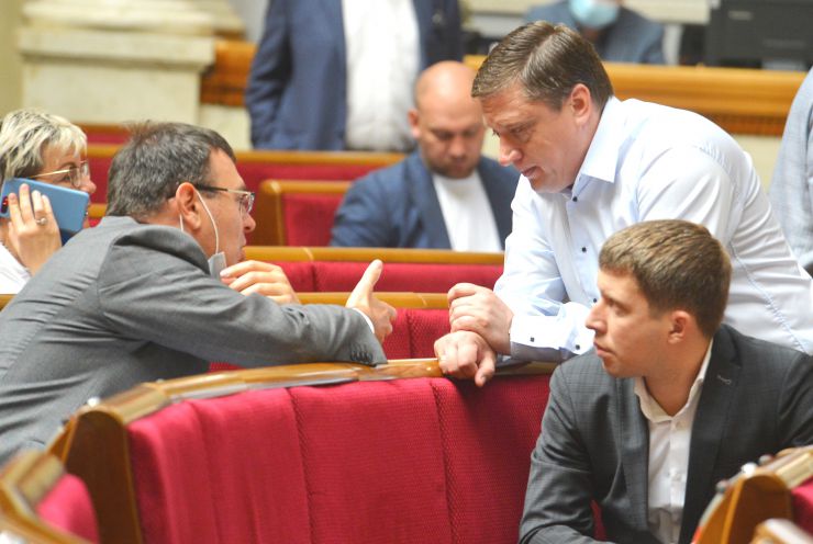 Пленарне засідання Верховної Ради України.

Голова Верховної Ради України Дмитро Разумков відкрив пленарне засідання.
Головуючий повідомив, що 9 червня 2021 року Центральна виборча комісія зареєструвала народного депутата України, обраного на проміжних виборах народного депутата України 28 березня 2021 року в одномандатному виборчому округу №87, Вірастюка Василя Ярославовича.
Прийнято Закон 