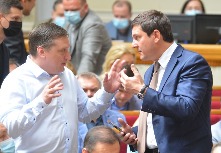 Пленарне засідання Верховної Ради України.

Голова Верховної Ради України Дмитро Разумков відкрив пленарне засідання.
Головуючий повідомив, що 9 червня 2021 року Центральна виборча комісія зареєструвала народного депутата України, обраного на проміжних виборах народного депутата України 28 березня 2021 року в одномандатному виборчому округу №87, Вірастюка Василя Ярославовича.
Прийнято Закон 