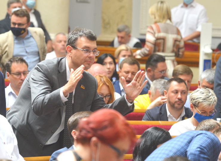 Пленарне засідання Верховної Ради України.

Голова Верховної Ради України Дмитро Разумков відкрив пленарне засідання.
Головуючий повідомив, що 9 червня 2021 року Центральна виборча комісія зареєструвала народного депутата України, обраного на проміжних виборах народного депутата України 28 березня 2021 року в одномандатному виборчому округу №87, Вірастюка Василя Ярославовича.
Прийнято Закон 