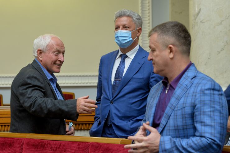 Пленарне засідання Верховної Ради України.

Голова Верховної Ради України Дмитро Разумков відкрив пленарне засідання.
Народні депутати продовжують розглядати правки до проекту Закону про внесення змін до деяких законів України щодо забезпечення незалежності Національної ради України з питань телебачення і радіомовлення, №4107.
Бойко
