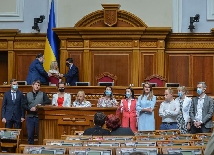 Пленарне засідання Верховної Ради України.

Голова Верховної Ради України Дмитро Разумков відкрив пленарне засідання.
Народні депутати продовжують розглядати правки до проекту Закону про внесення змін до деяких законів України щодо забезпечення незалежності Національної ради України з питань телебачення і радіомовлення, №4107.
