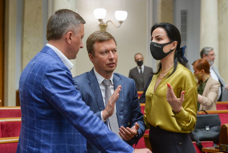 Пленарне засідання Верховної Ради України.

Голова Верховної Ради України Дмитро Разумков відкрив пленарне засідання.
Народні депутати продовжують розглядати правки до проекту Закону про внесення змін до деяких законів України щодо забезпечення незалежності Національної ради України з питань телебачення і радіомовлення, №4107.
Лабазюк Сергій Ніколаєнко Андрій (за майбутне) Дмитрієва Оксана (сн)
