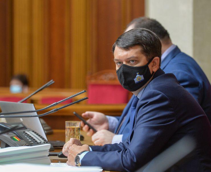 Пленарне засідання Верховної Ради України.

Голова Верховної Ради України Дмитро Разумков відкрив пленарне засідання.
Народні депутати продовжують розглядати правки до проекту Закону про внесення змін до деяких законів України щодо забезпечення незалежності Національної ради України з питань телебачення і радіомовлення, №4107.
