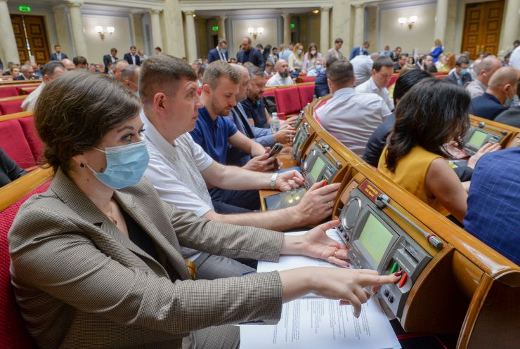 Пленарне засідання Верховної Ради України.

Голова Верховної Ради України Дмитро Разумков відкрив пленарне засідання.
Народні депутати продовжують розглядати правки до проекту Закону про внесення змін до деяких законів України щодо забезпечення незалежності Національної ради України з питань телебачення і радіомовлення, №4107.
