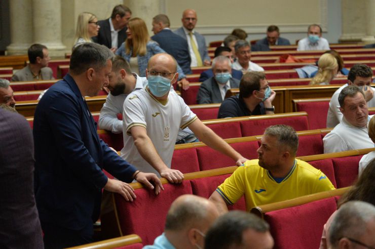Пленарне засідання Верховної Ради України.

Голова Верховної Ради України Дмитро Разумков відкрив пленарне засідання.
Перший заступник Голови Верховної Ради України Руслан Стефанчук оголосив про входження народного депутата Василя Вірастюка до складу депутатської фракції «Слуга народу».
Прийнято Закон 
