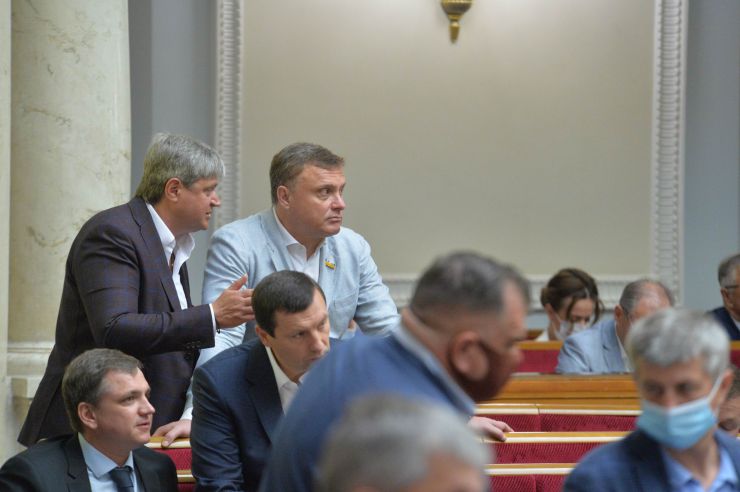 Пленарне засідання Верховної Ради України.

Голова Верховної Ради України Дмитро Разумков відкрив пленарне засідання.
Перший заступник Голови Верховної Ради України Руслан Стефанчук оголосив про входження народного депутата Василя Вірастюка до складу депутатської фракції «Слуга народу».
Прийнято Закон 