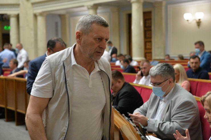 Пленарне засідання Верховної Ради України.

Голова Верховної Ради України Дмитро Разумков відкрив пленарне засідання.
Перший заступник Голови Верховної Ради України Руслан Стефанчук оголосив про входження народного депутата Василя Вірастюка до складу депутатської фракції «Слуга народу».
Прийнято Закон 