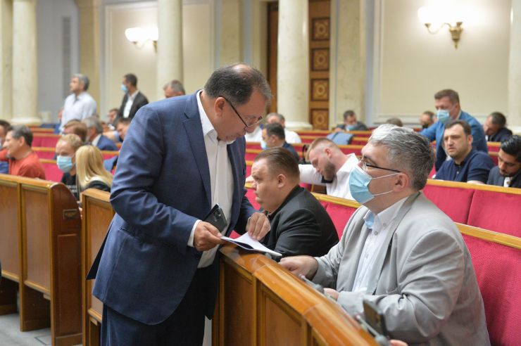 Пленарне засідання Верховної Ради України.

Голова Верховної Ради України Дмитро Разумков відкрив пленарне засідання.
Перший заступник Голови Верховної Ради України Руслан Стефанчук оголосив про входження народного депутата Василя Вірастюка до складу депутатської фракції «Слуга народу».
Прийнято Закон 