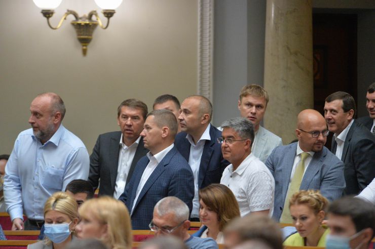 Пленарне засідання Верховної Ради України.

Голова Верховної Ради України Дмитро Разумков відкрив пленарне засідання.
Перший заступник Голови Верховної Ради України Руслан Стефанчук оголосив про входження народного депутата Василя Вірастюка до складу депутатської фракції «Слуга народу».
Прийнято Закон 