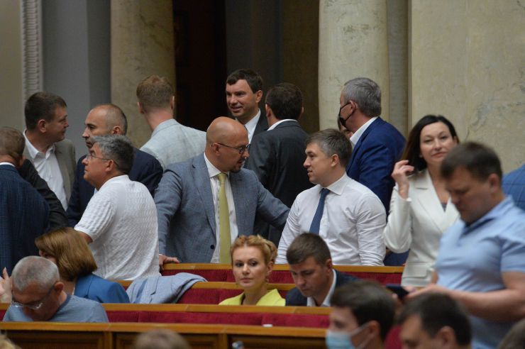 Пленарне засідання Верховної Ради України.

Голова Верховної Ради України Дмитро Разумков відкрив пленарне засідання.
Перший заступник Голови Верховної Ради України Руслан Стефанчук оголосив про входження народного депутата Василя Вірастюка до складу депутатської фракції «Слуга народу».
Прийнято Закон 