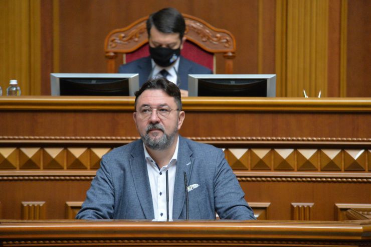 Пленарне засідання Верховної Ради України.

Голова Верховної Ради України Дмитро Разумков відкрив пленарне засідання.
Перший заступник Голови Верховної Ради України Руслан Стефанчук оголосив про входження народного депутата Василя Вірастюка до складу депутатської фракції «Слуга народу».
Прийнято Закон 