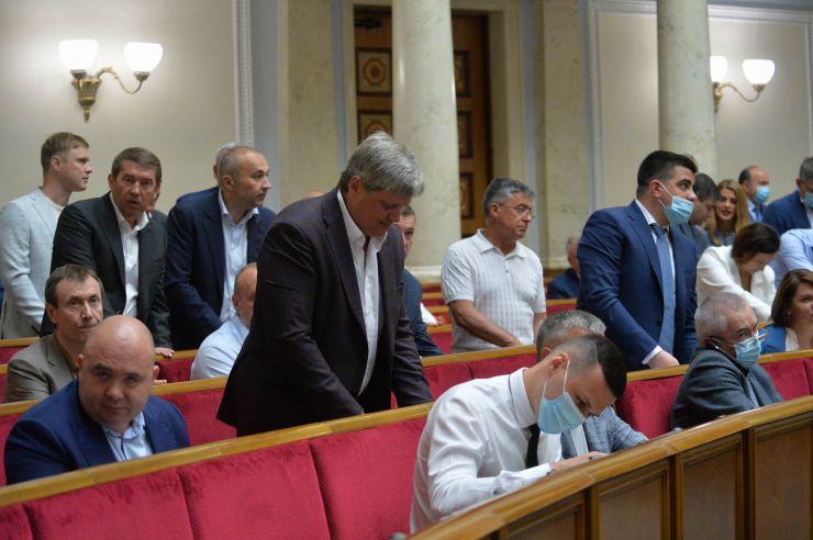 Пленарне засідання Верховної Ради України.

Голова Верховної Ради України Дмитро Разумков відкрив пленарне засідання.
Перший заступник Голови Верховної Ради України Руслан Стефанчук оголосив про входження народного депутата Василя Вірастюка до складу депутатської фракції «Слуга народу».
Прийнято Закон 