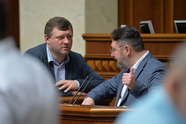 Пленарне засідання Верховної Ради України.

Голова Верховної Ради України Дмитро Разумков відкрив пленарне засідання.
Перший заступник Голови Верховної Ради України Руслан Стефанчук оголосив про входження народного депутата Василя Вірастюка до складу депутатської фракції «Слуга народу».
Прийнято Закон 