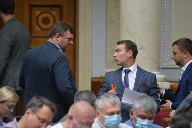 Пленарне засідання Верховної Ради України.

Голова Верховної Ради України Дмитро Разумков відкрив пленарне засідання.
Перший заступник Голови Верховної Ради України Руслан Стефанчук оголосив про входження народного депутата Василя Вірастюка до складу депутатської фракції «Слуга народу».
Прийнято Закон 