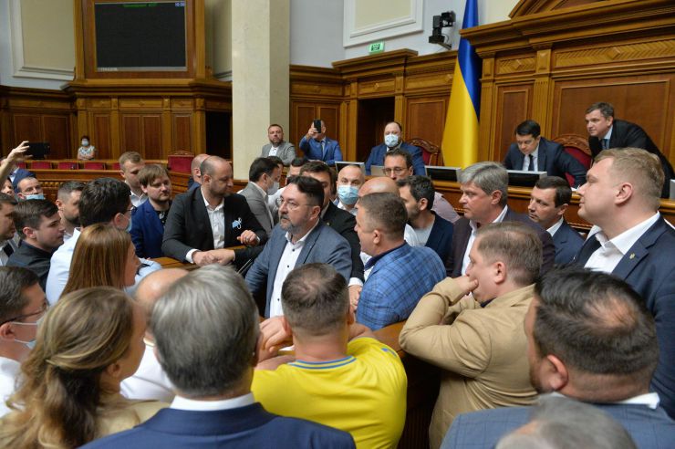 Пленарне засідання Верховної Ради України.

Голова Верховної Ради України Дмитро Разумков відкрив пленарне засідання.
Перший заступник Голови Верховної Ради України Руслан Стефанчук оголосив про входження народного депутата Василя Вірастюка до складу депутатської фракції «Слуга народу».
Прийнято Закон 